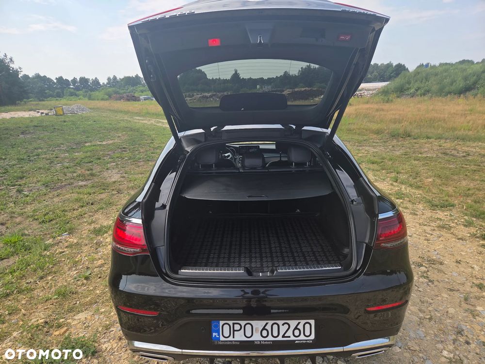 Mercedes-Benz GLC 300 4Matic 9G-TRONIC AMG Line - 11