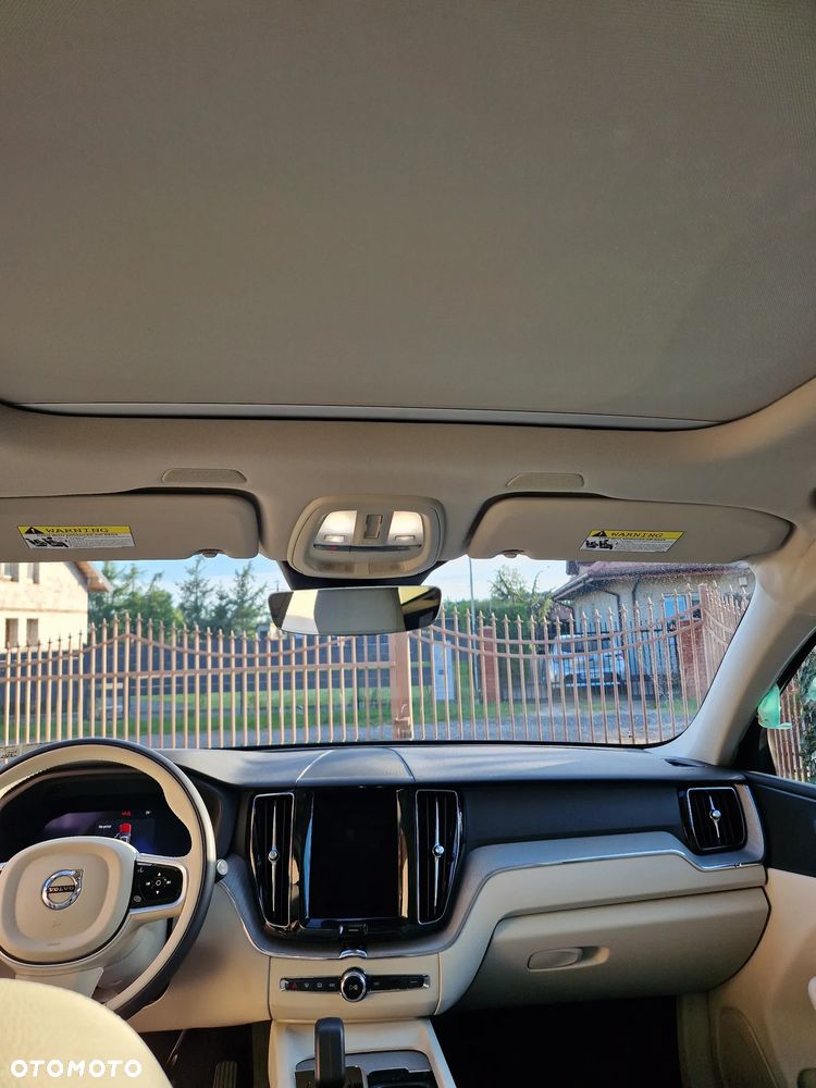 Volvo XC 60 B5 B AWD Plus Dark - 19