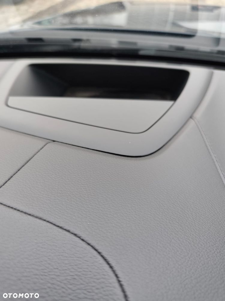 Volvo V60 T6 AWD Plug-In Hybrid Ultra Dark - 13