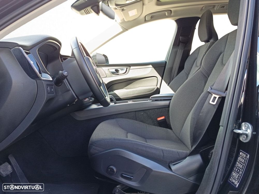 Volvo XC 60 2.0 B4 Momentum Plus Geartronic - 26