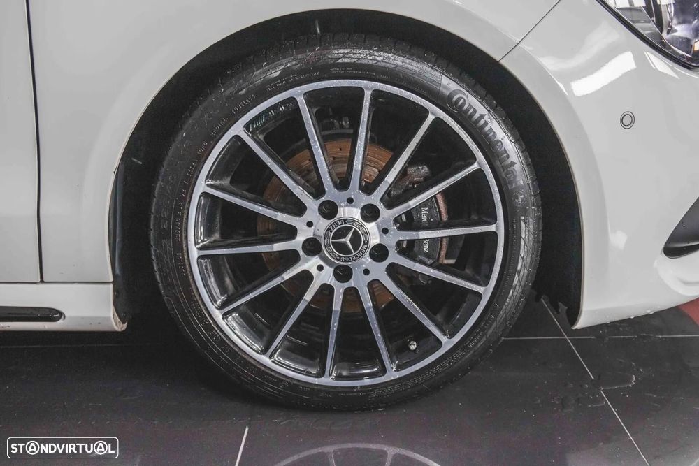 Mercedes-Benz CLA 180 d Shooting Brake AMG Line - 5