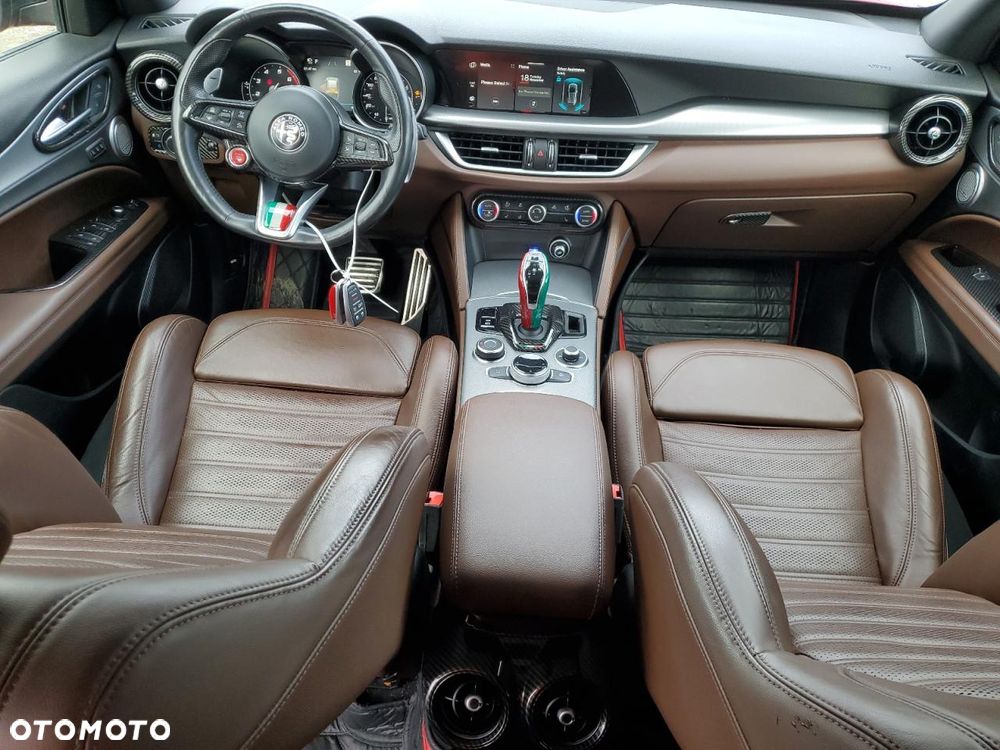 Alfa Romeo Stelvio 2.0 Turbo 16V AT8-Q4 Veloce Ti - 8