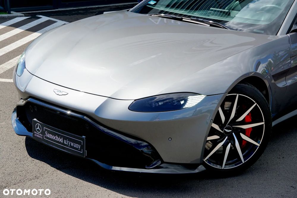 Aston Martin V8 Vantage - 11
