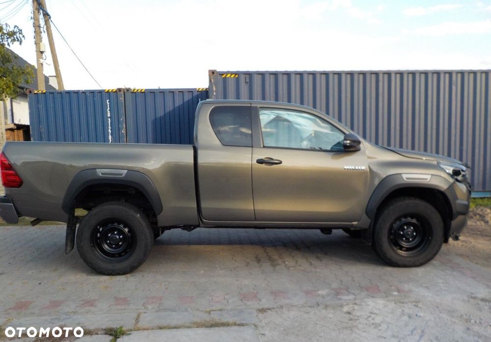 Toyota Hilux - 16