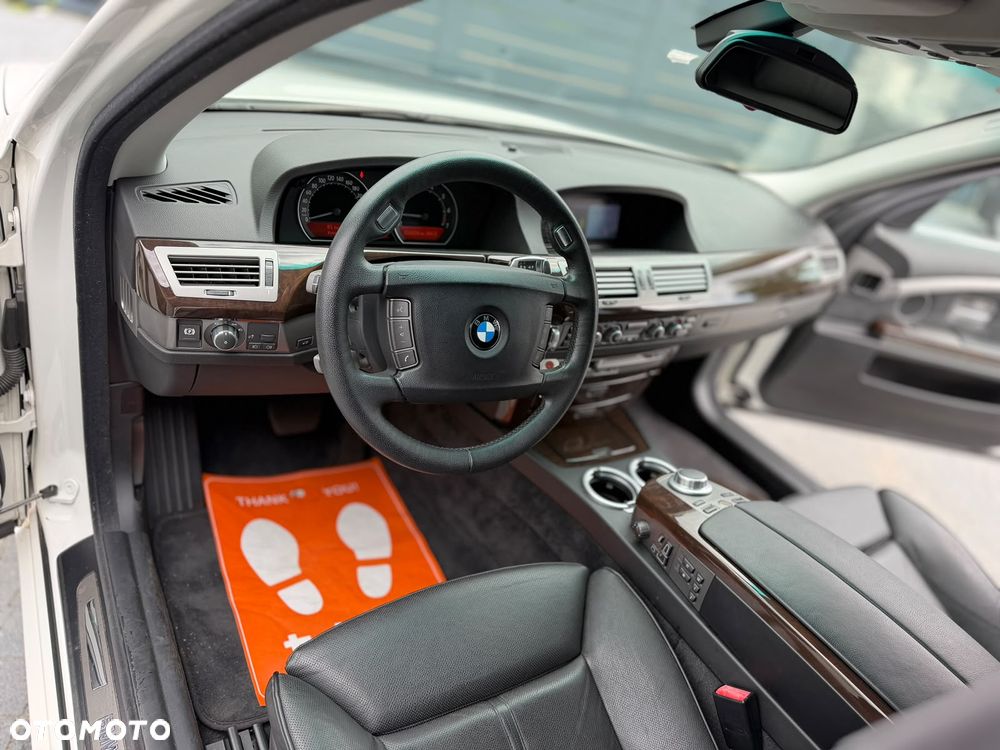 BMW Seria 7 740i - 34