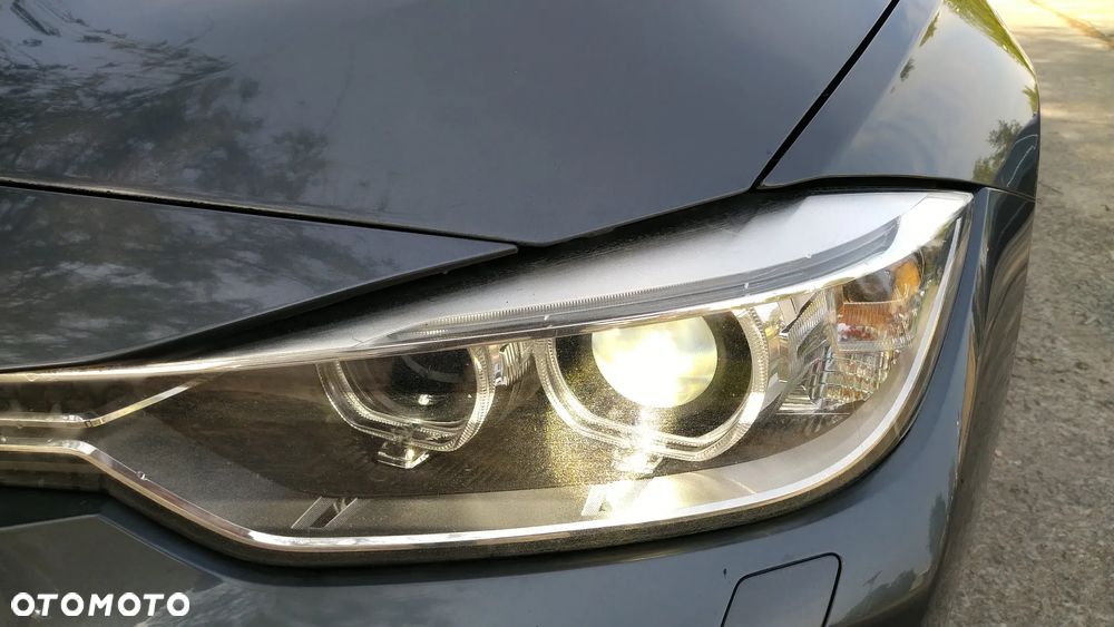 BMW Seria 3 320d xDrive - 12