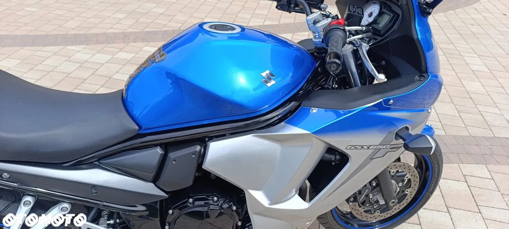 Suzuki GSX - 21