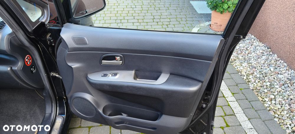 Kia Carens 2.0 CRDi Tour - 16