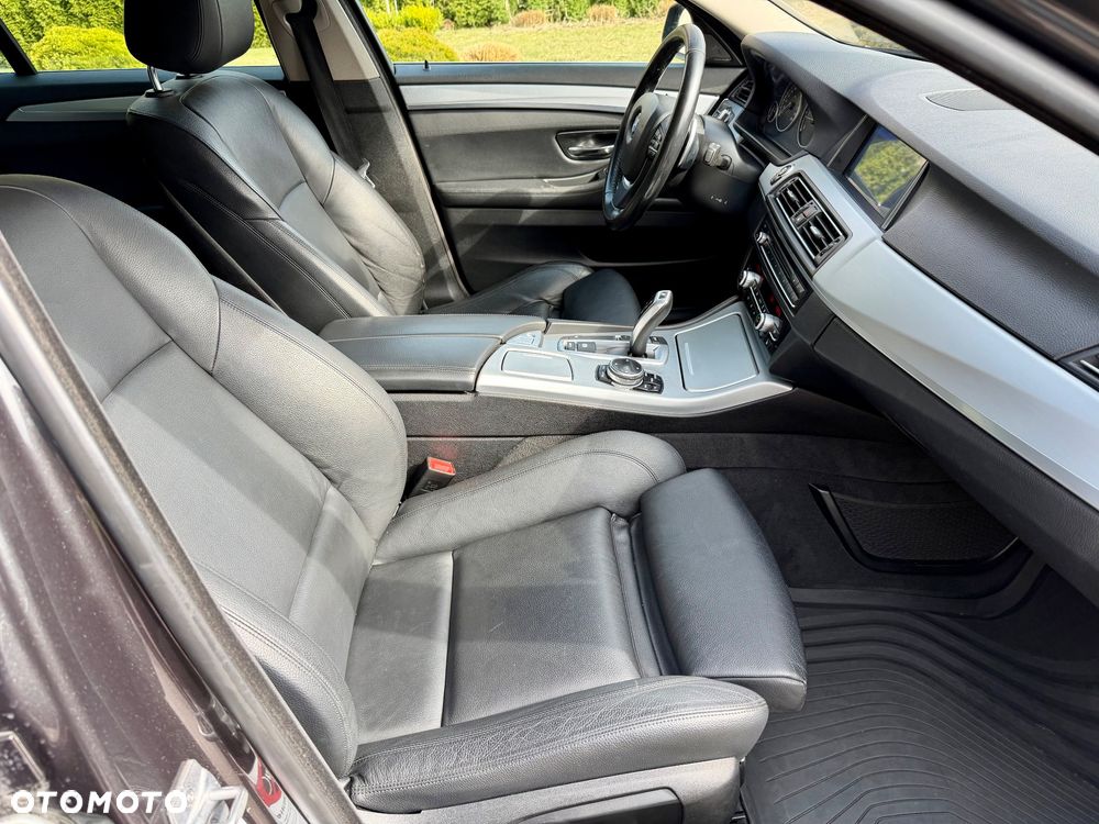BMW Seria 5 520d Sport-Aut - 30