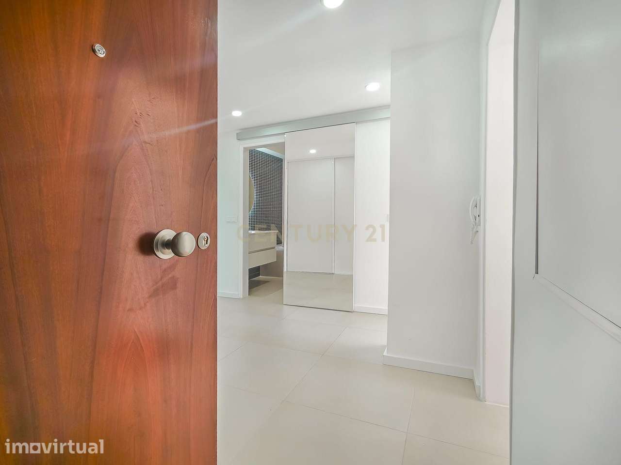 Apartamento Renovado T2 | Suíte | Mobilado | Elevador | Ar Condicionad - Grande imagem: 5/29