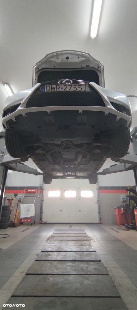 Lexus IS 200t Elite - 37