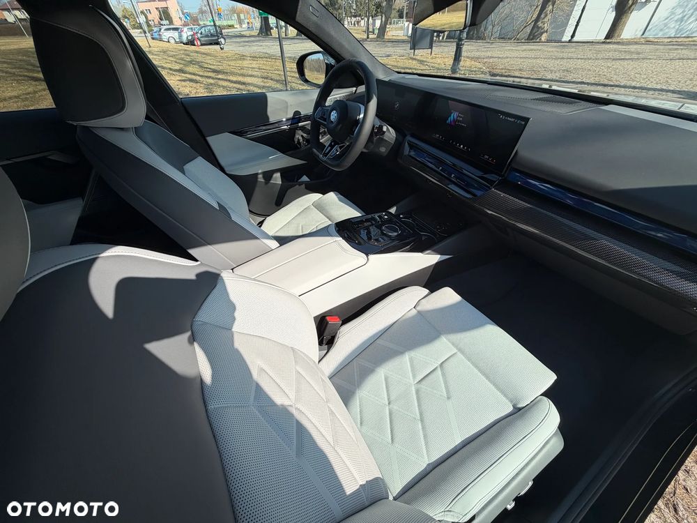 BMW Seria 5 540d xDrive mHEV M Sport - 12