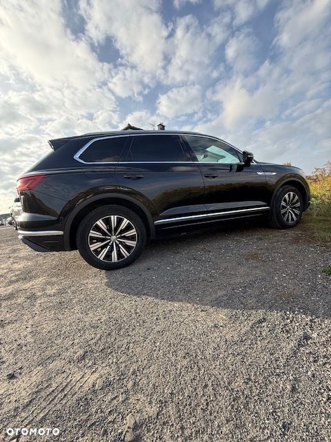 Volkswagen Touareg 2019 photo 2