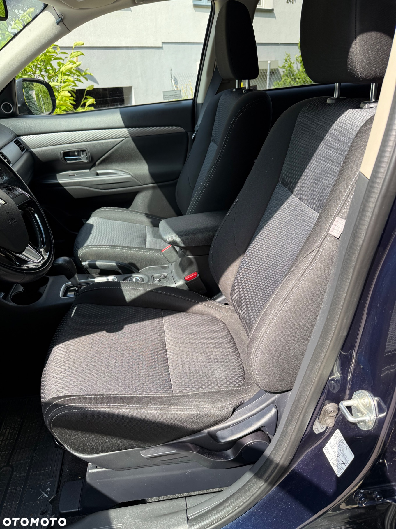 Mitsubishi Outlander 2.0 Instyle + 4WD CVT - 22