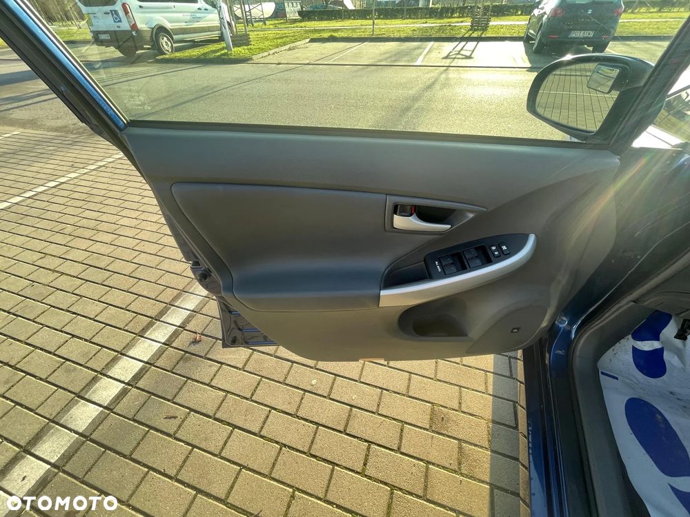 Toyota Prius (Hybrid) Sol - 17