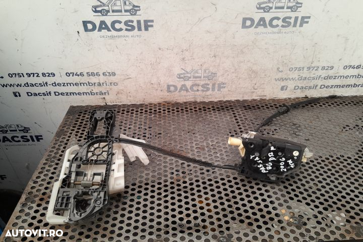 Broasca usa fata dreapta 3C1837016A Volkswagen VW Passat B6  [din 200 - 2