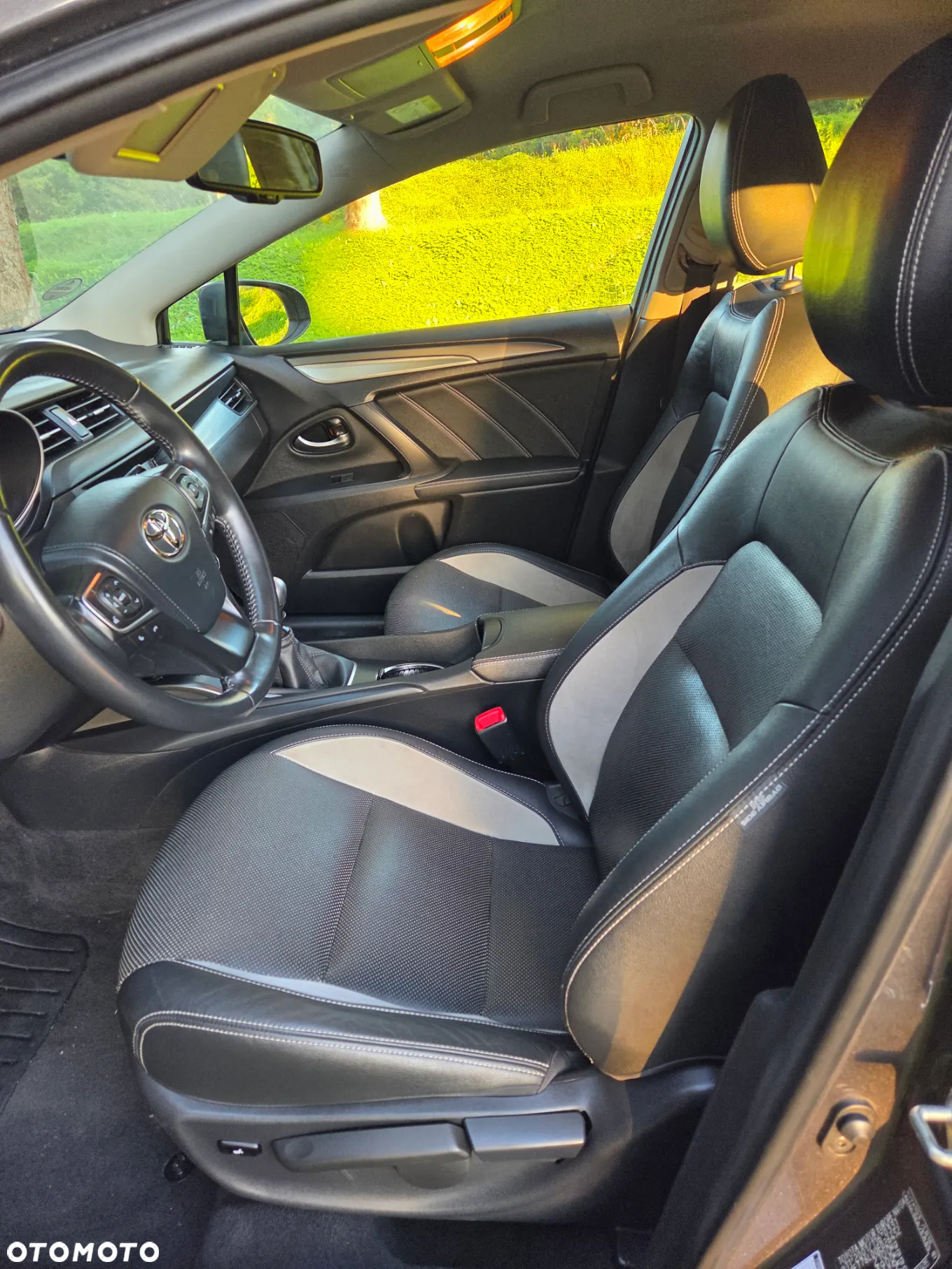 Toyota Avensis 2.0 D-4D Premium - 8