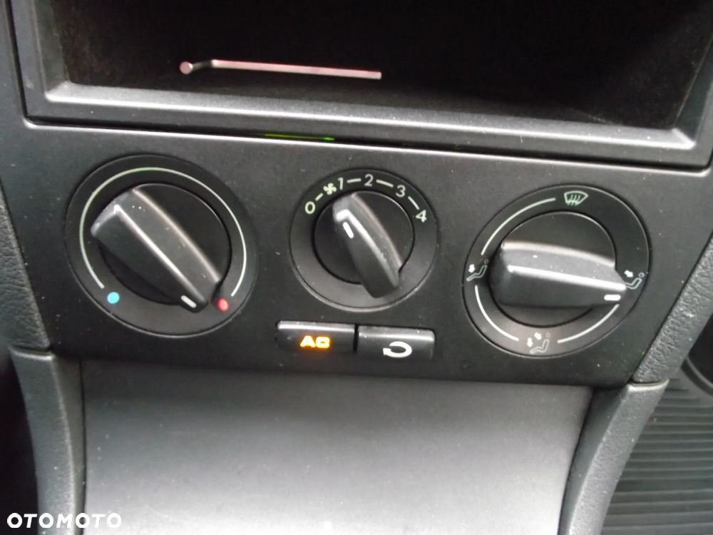 Skoda Octavia 1.6 Tour - 25