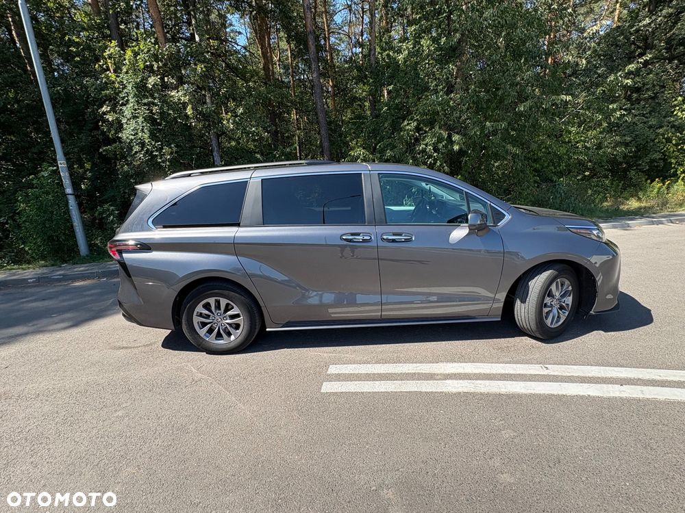 Toyota Sienna - 6