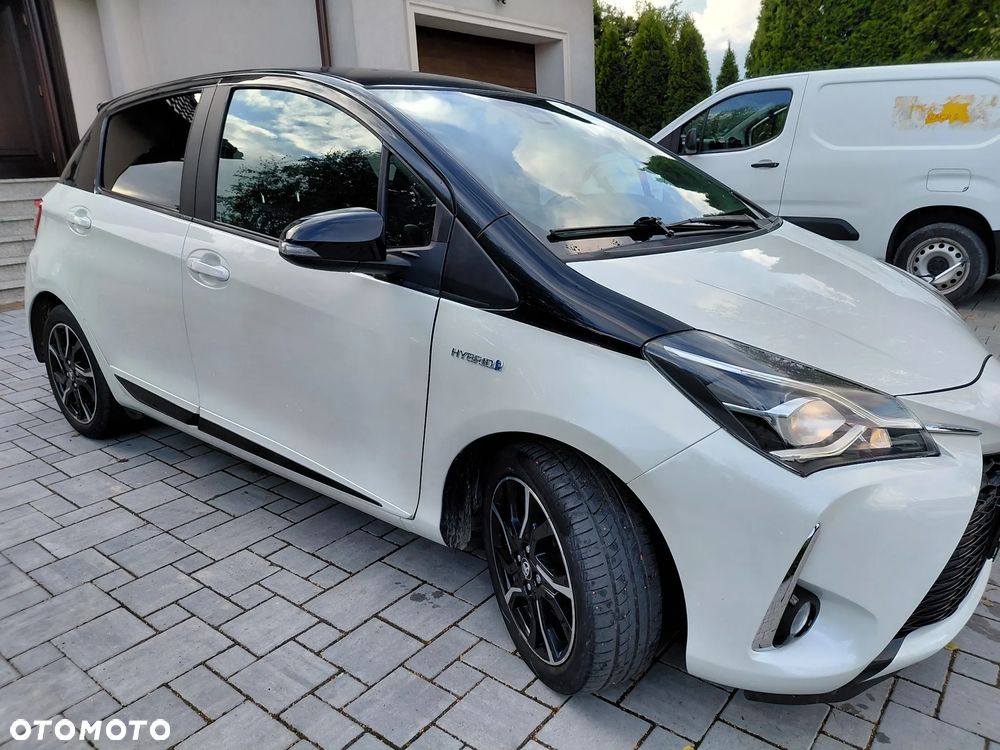 Toyota Yaris Hybrid 100 Premium - 3
