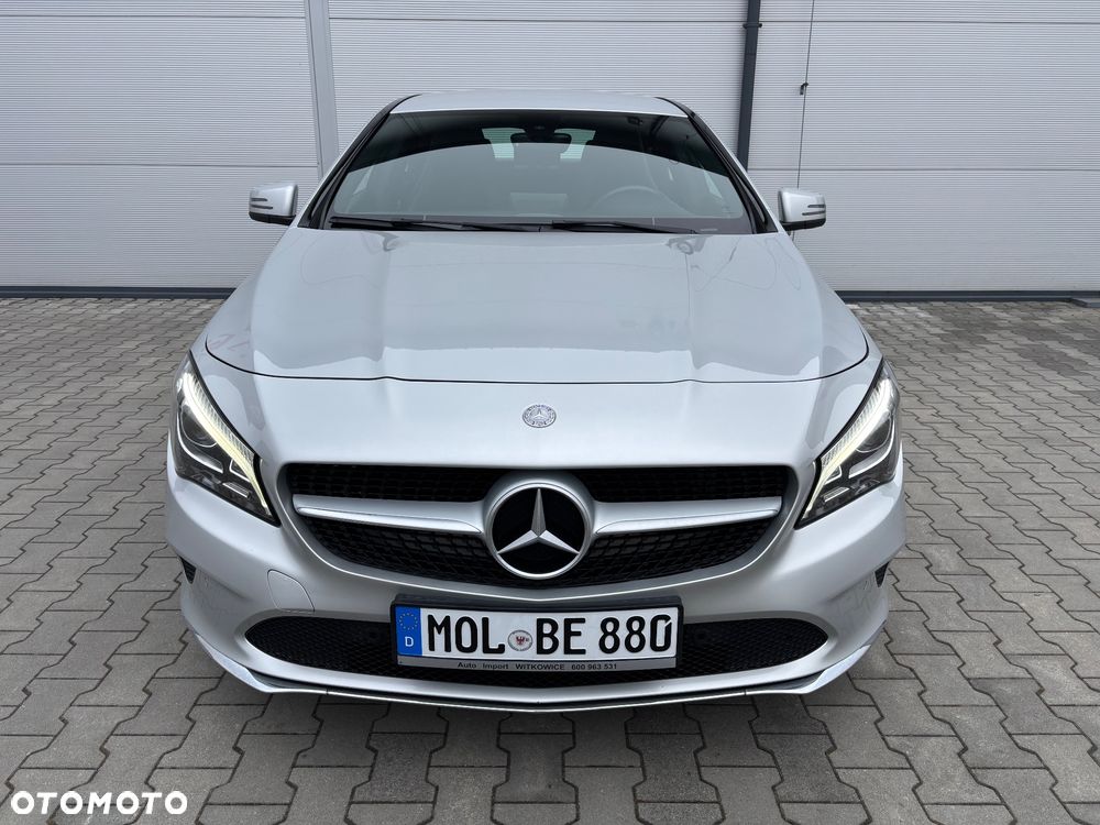 Mercedes-Benz CLA 180 7G-DCT Urban - 10