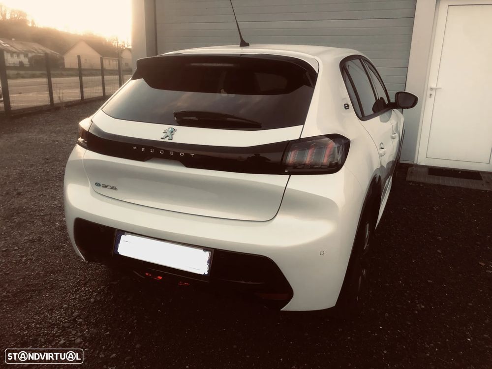 Peugeot e-208 Allure - 6