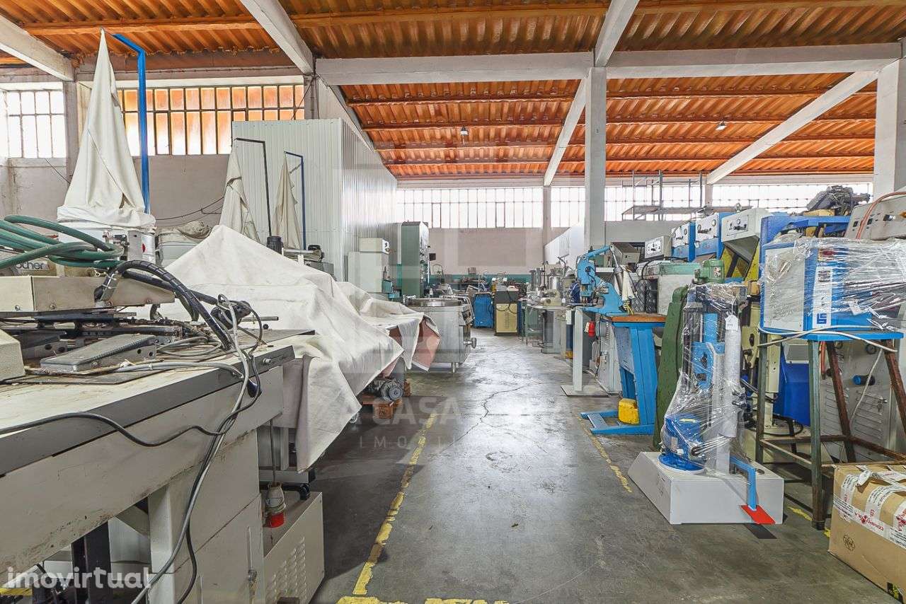 Pavilhão na Zona Industrial de São João da Madeira - Grande imagem: 4/35