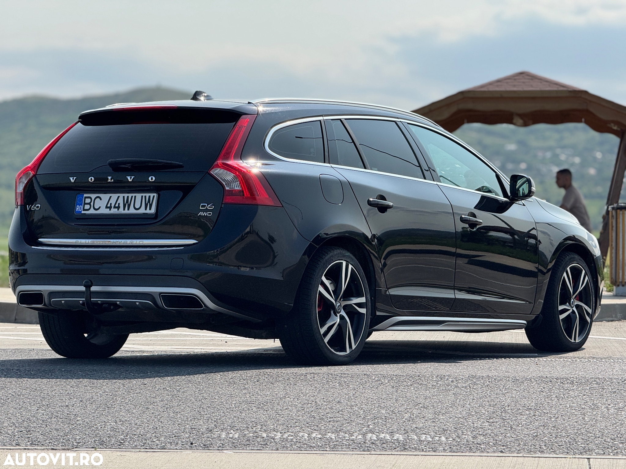 Volvo V60 D6 Plug-In-Hybrid AWD Geartronic Summum - 4