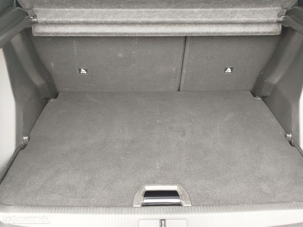 Peugeot 2008 1.2 PureTech Allure EAT8 - 29