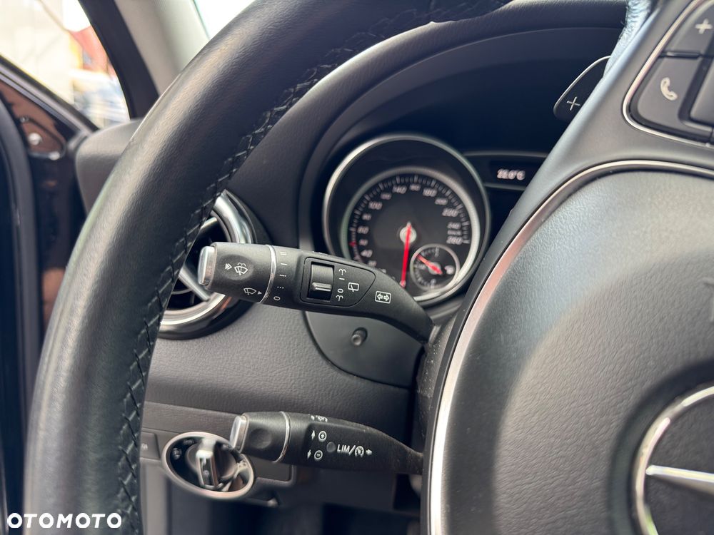 Mercedes-Benz GLA 200 d 4Matic 7G-DCT - 32