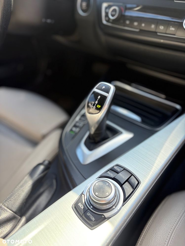 BMW Seria 3 328i Sport Line - 17