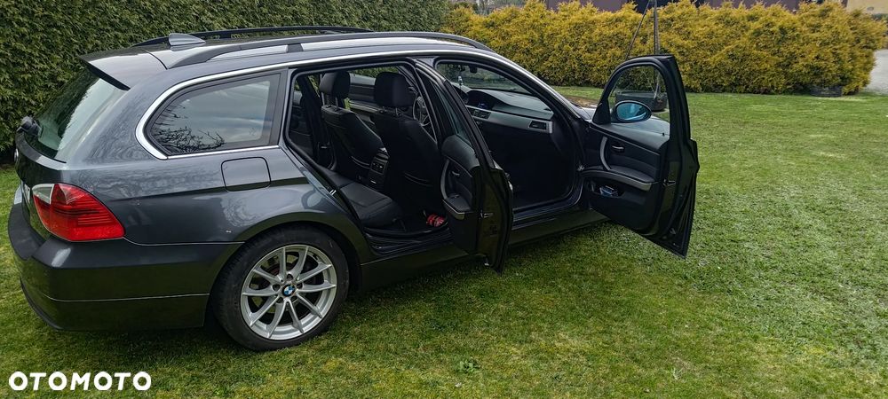 BMW Seria 3 330i - 7