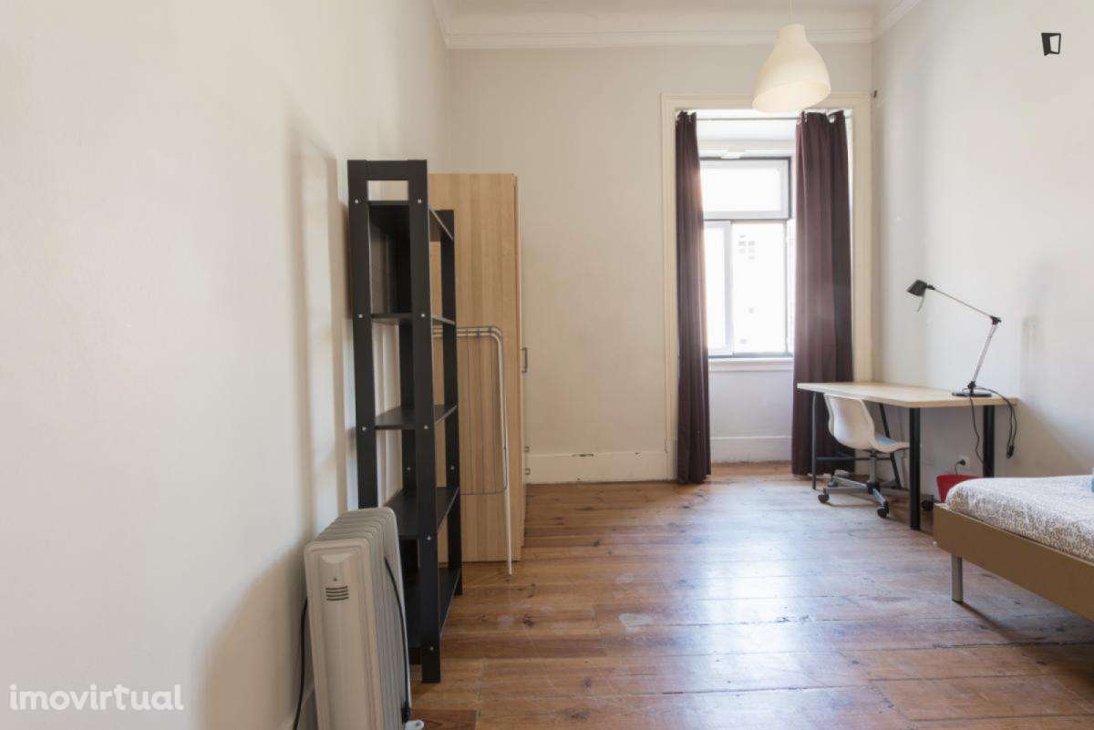 Quarto - localizado em Intendente Lisbon - Grande imagem: 2/33