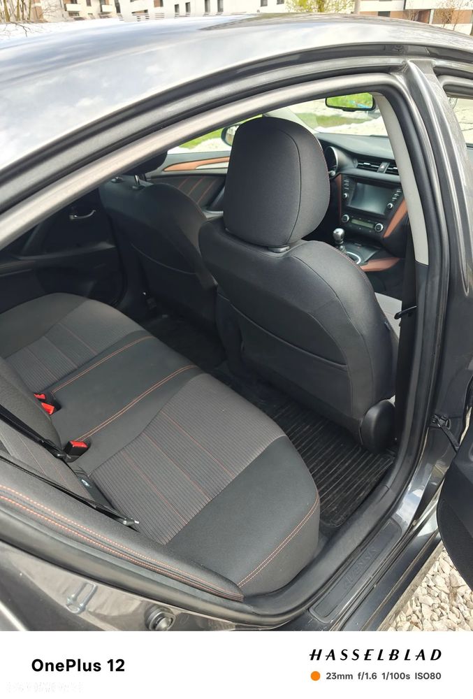 Toyota Avensis 1.8 Premium - 5