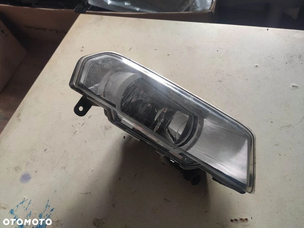 PD Lampa Halogen lewy przód Skoda Yeti 13- 5L - 1