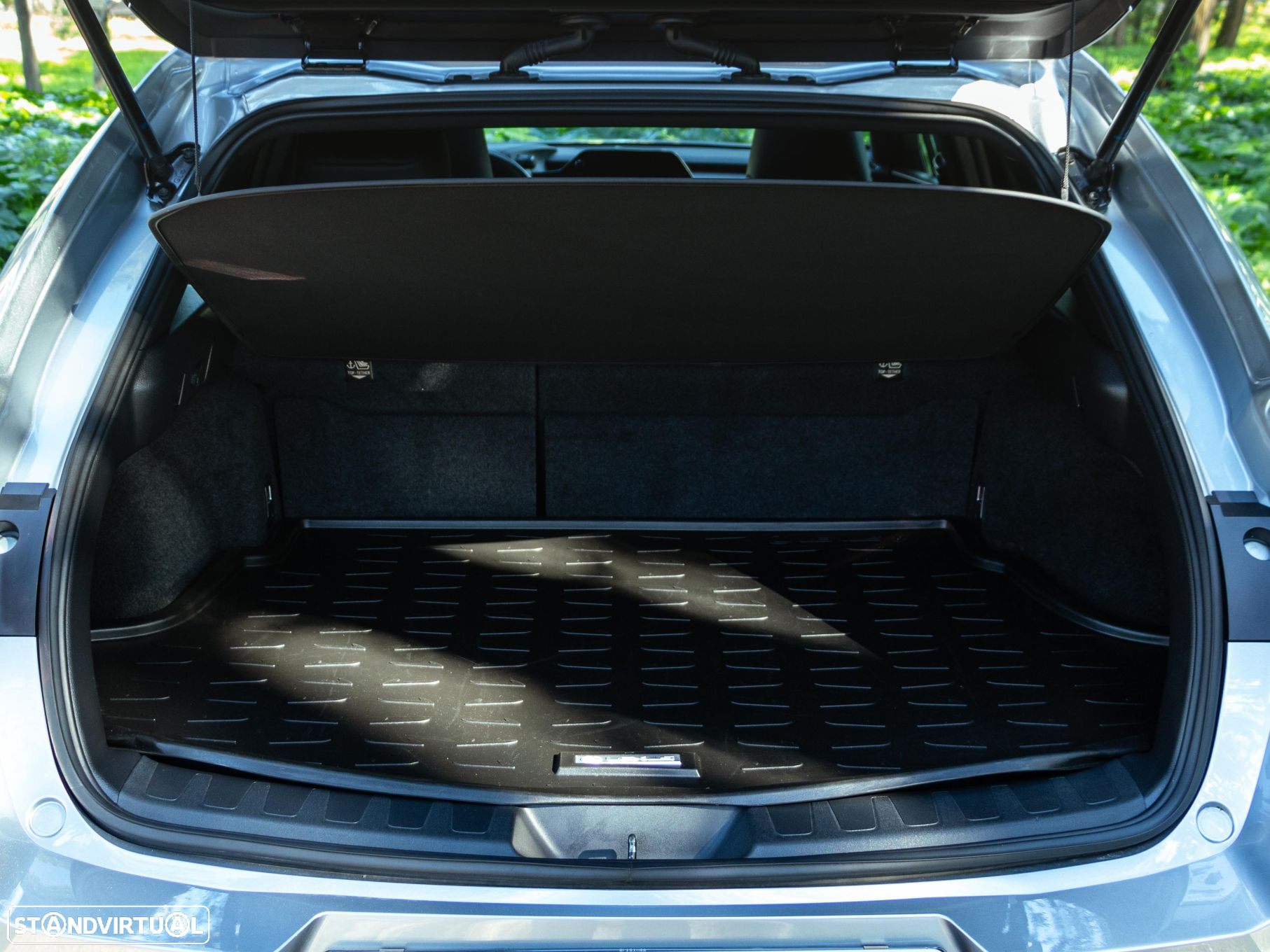 Lexus ux-250h Sport - 14