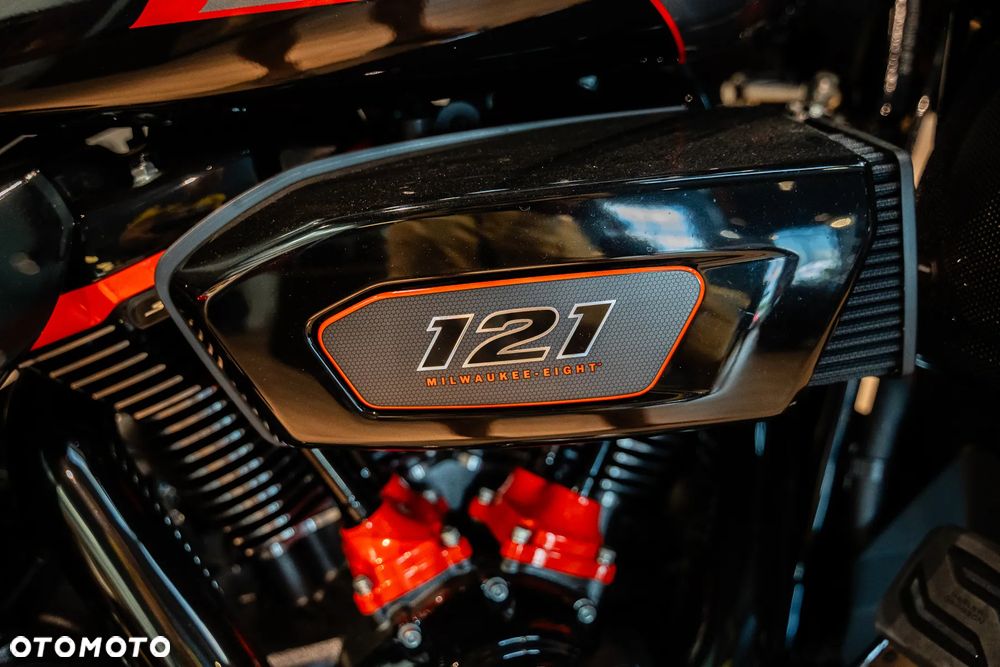 Harley-Davidson CVO Street Glide - 20