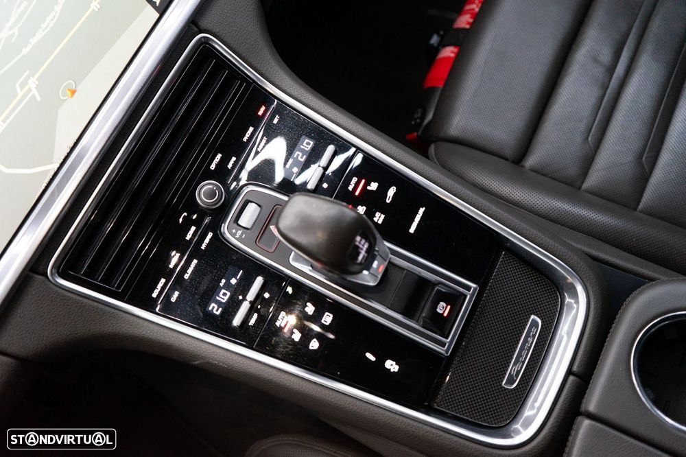 Porsche Panamera Sport Turismo 4 E-Hybrid - 30