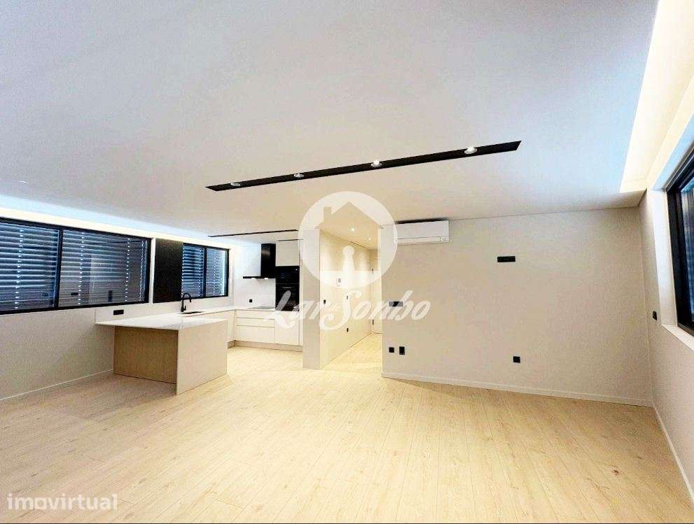 Apartamento T1, novo de 3 Frentes com Terraço, situado em São Cosme... - Grande imagem: 2/18