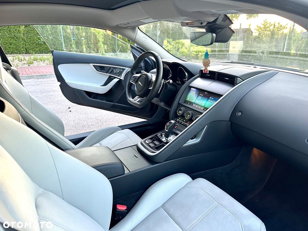 Jaguar F-Type 2.0 Turbo - 10
