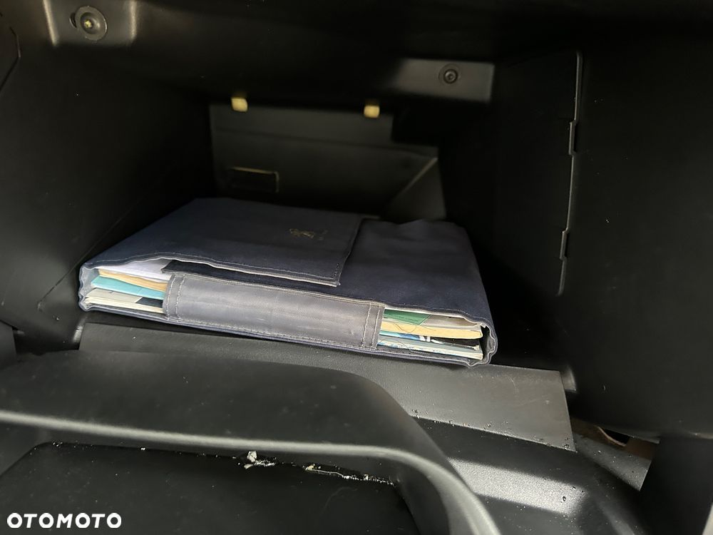 Peugeot 2008 PureTech 110 GPF EAT6 Black Edition - 24