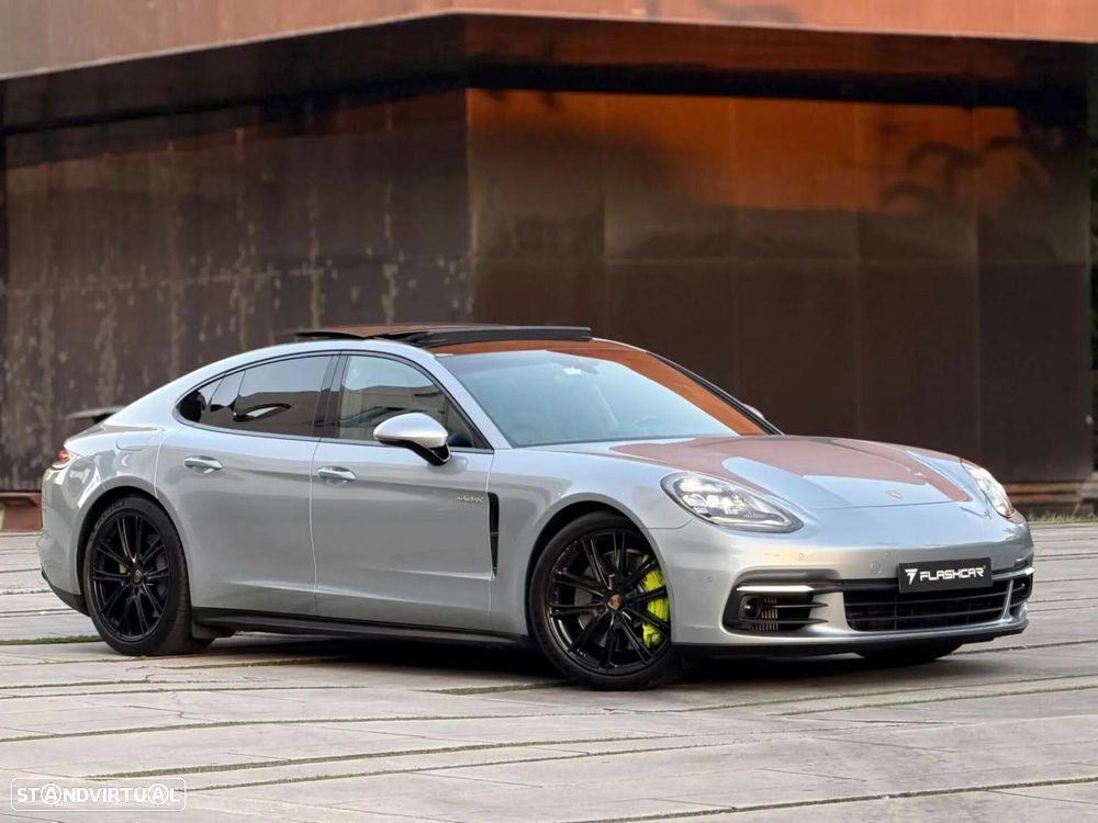 Porsche Panamera 4 E-Hybrid - 35