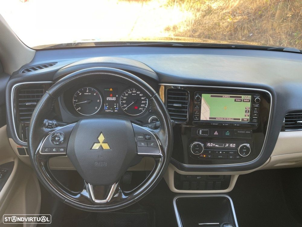 Mitsubishi Outlander 2.2 DI-D Instyle Navi - 21