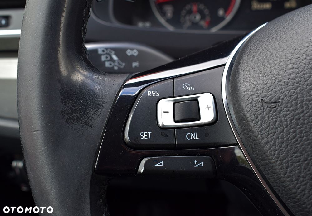 Volkswagen Multivan - 12