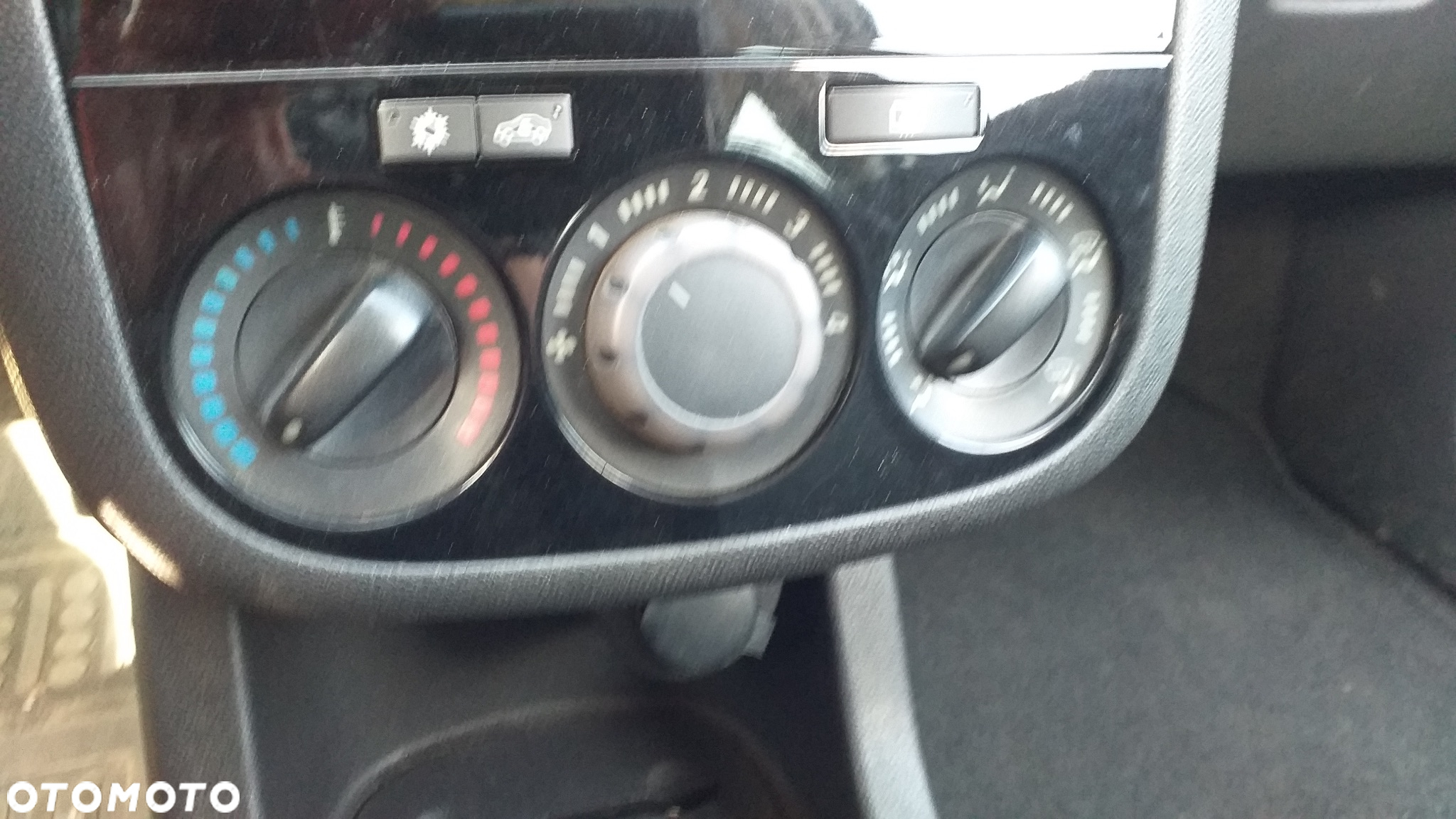 Opel Corsa 1.4 16V Cosmo - 21