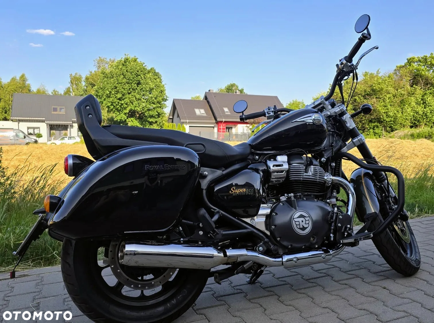 Royal Enfield Super Meteor - 2