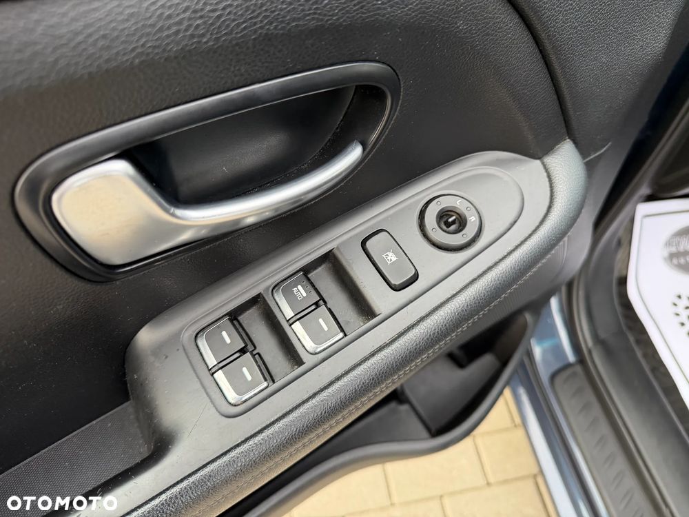 Kia Carens 1.7 CRDi 115 Dream Team Edition - 15