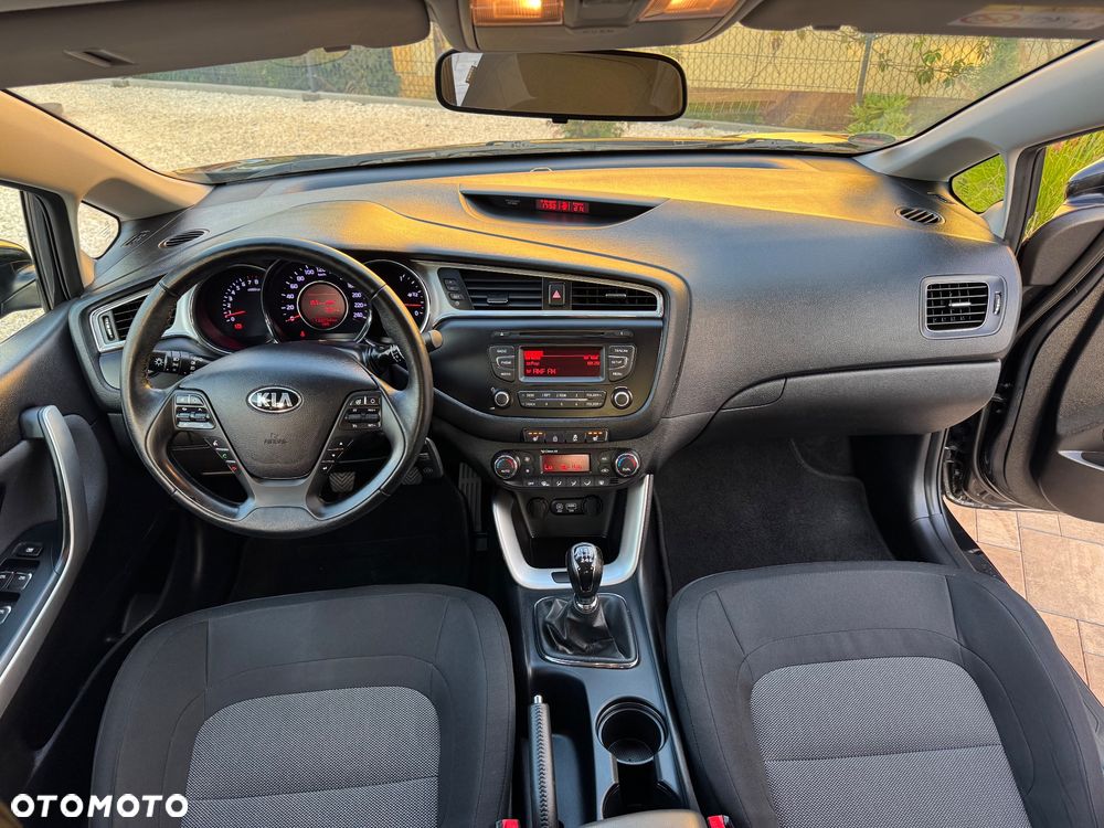 Kia Ceed 1.4 CVVT Dream-Team Edition - 33