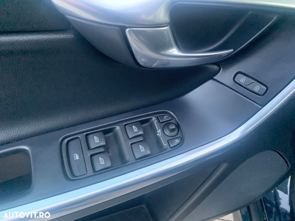 Volvo XC 60 D5AWD Summum - 19