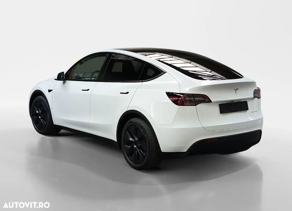 Tesla Model Y - 4